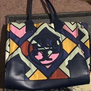 Slightly worn Tory Burch bag!!